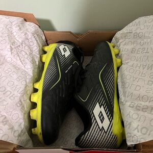 Lotto Black Youth Cleats - size 13